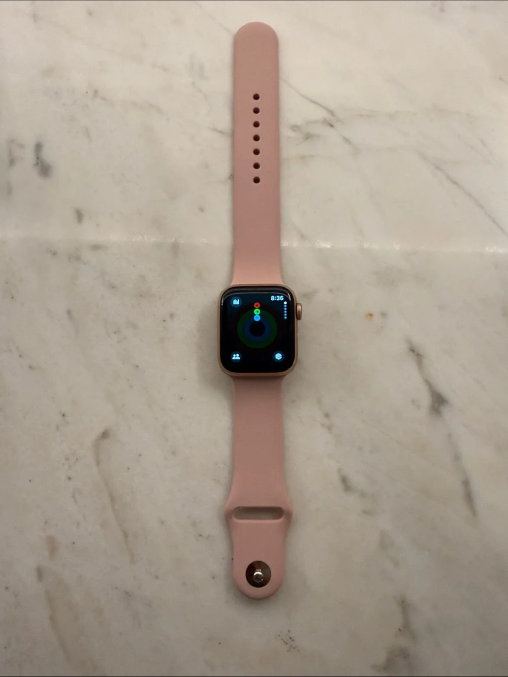Apple Watch SE (GPS, 40mm) - Gold Aluminum Case with Pink Sand Sport Band